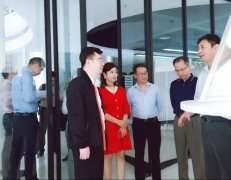 广东省工业和信息化局莅临乐竞官方端网站登录入口-乐竞(中国)调研制造业创新中心建设情况